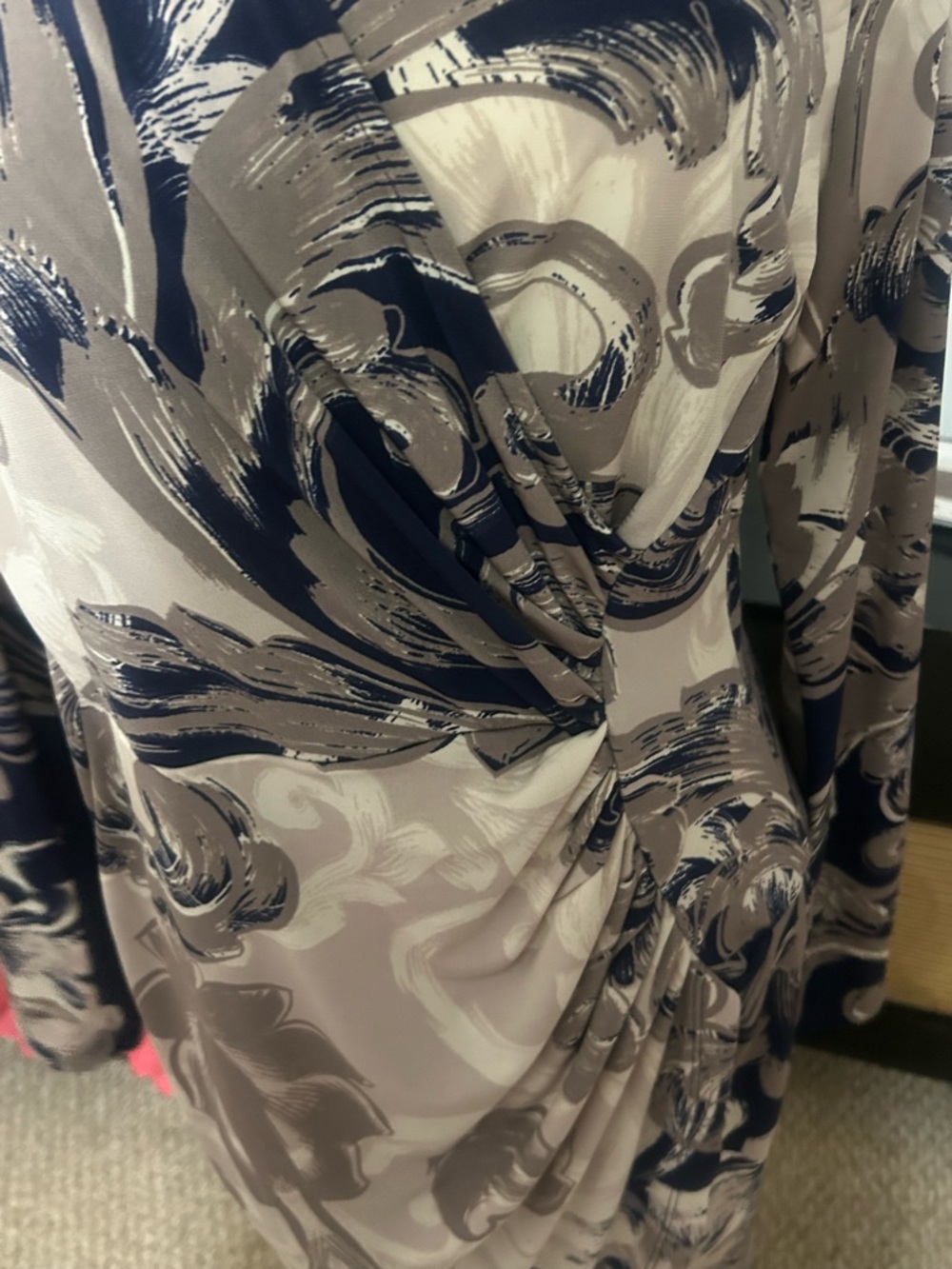 Jennifer Lopez Size Large
Abstract Print Wrap Dress Long Sleeve size large - Picture 6 of 9